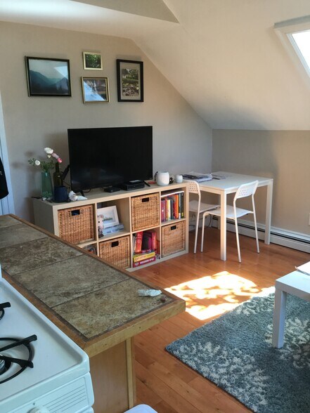 Building Photo - 889 Hope St