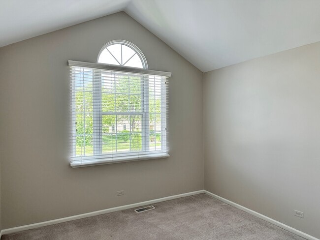 Building Photo - 240 Steeplechase Ct