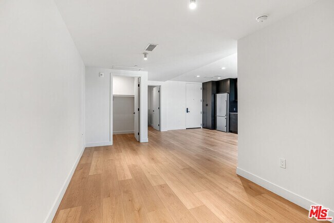 Building Photo - 3688 Overland Ave