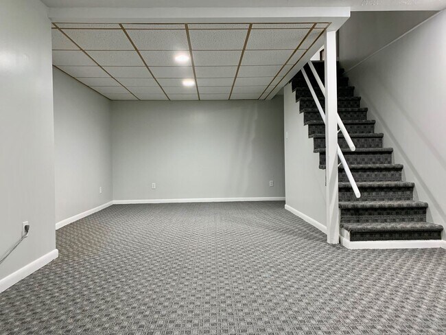 Building Photo - Two Bedroom Home in Northwest Grand Rapids