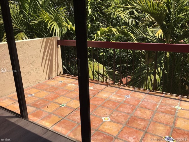 Building Photo - 2 br, 2.5 bath  - Brickell Forest Condo