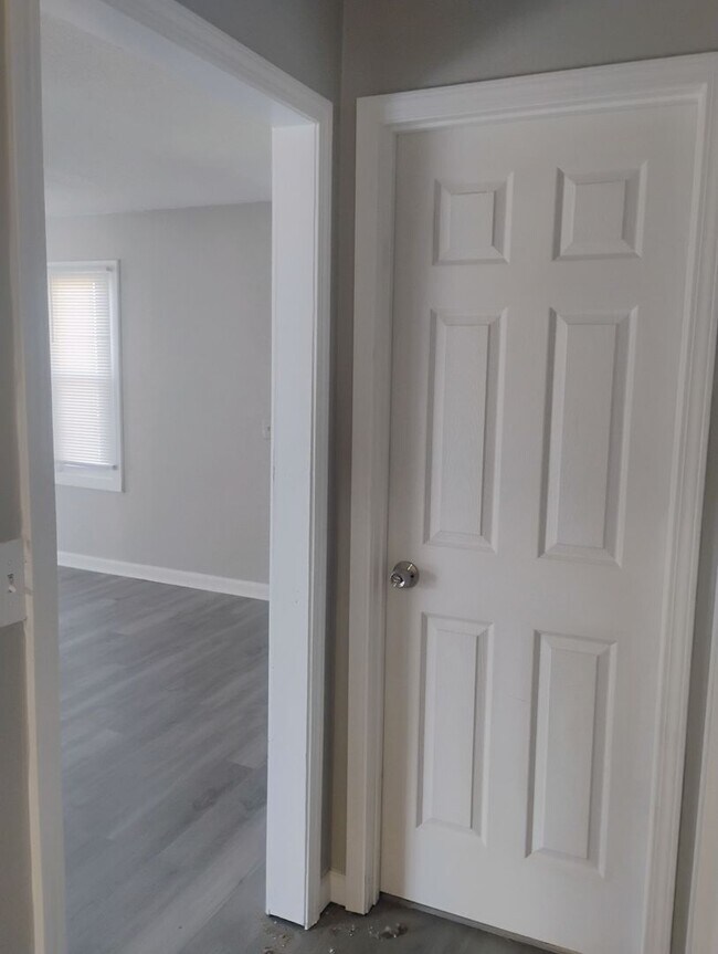 Building Photo - Cozy 2BR Home in KC Northland – Fully Fenced Yard & Fresh Updates