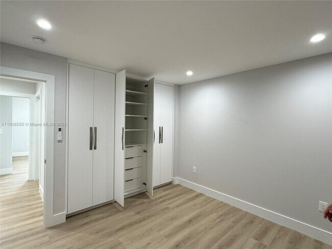 Building Photo - 161 Bentley Dr