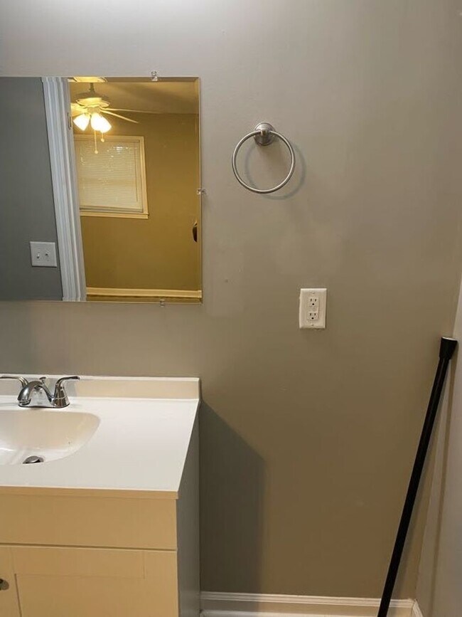 Building Photo - Beautiful Home FOR RENT