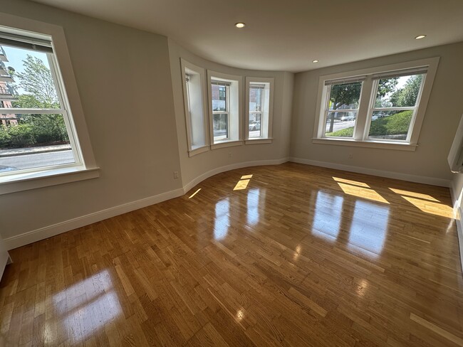 Building Photo - 36 Madison St