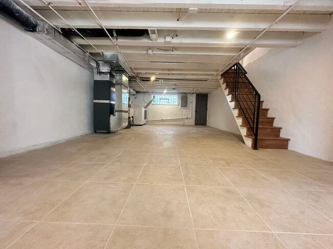 Building Photo - 2b2b house in south Philly Available now