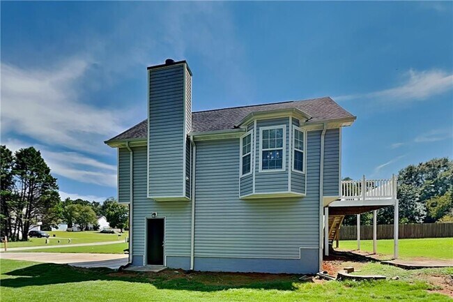 Building Photo - 565 Pine Valley Dr
