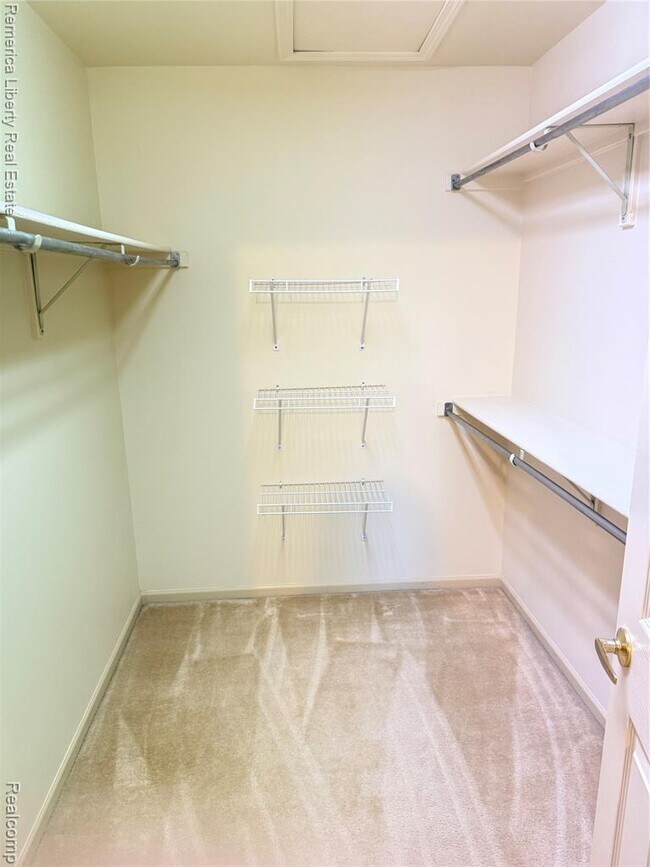 Building Photo - 39484 Village Run Dr