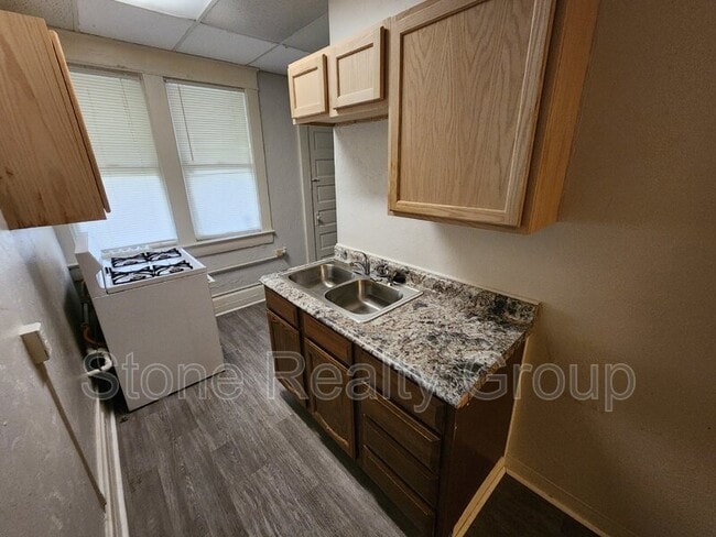 Building Photo - 508 S 5th St