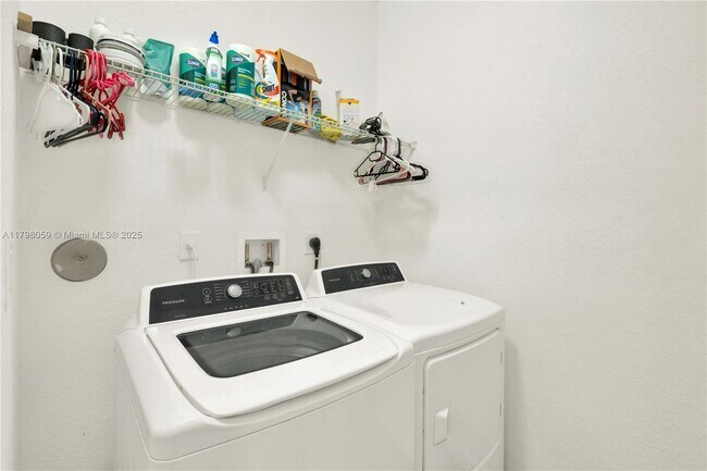 Building Photo - 1451 SE 26th Ave