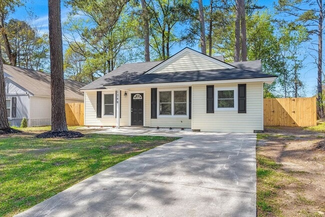 Building Photo - Modern Comfort Meets Suburban Convenience ...