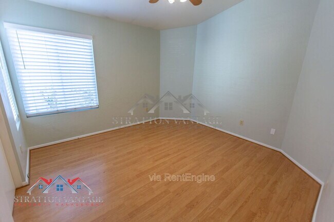 Building Photo - 4725 E Brown Rd