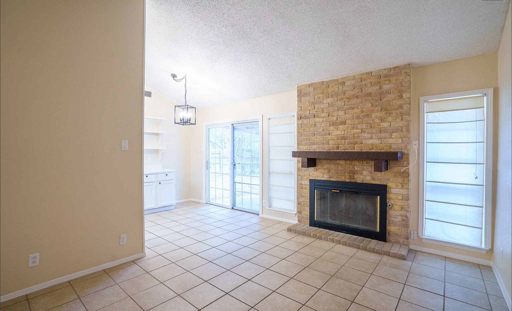 Building Photo - 8806 Thatch Dr