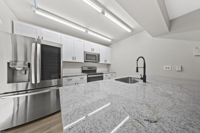 Building Photo - 2920 Pecan Ave