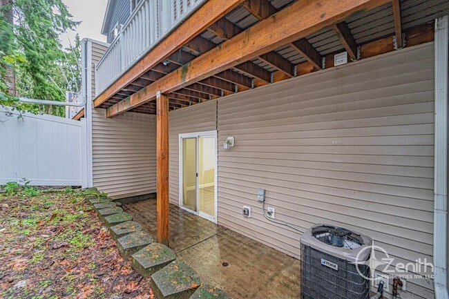 Building Photo - 8108 NE 35th Ave