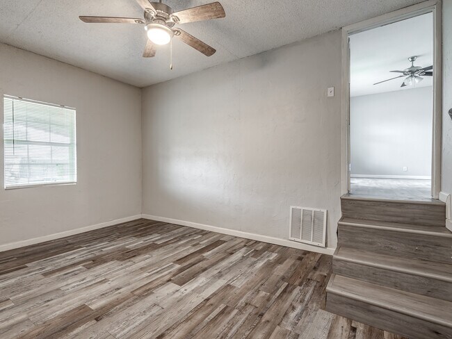 Building Photo - 1314 SE 40th St