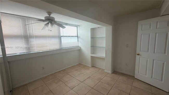 Building Photo - 2000 Biarritz Dr