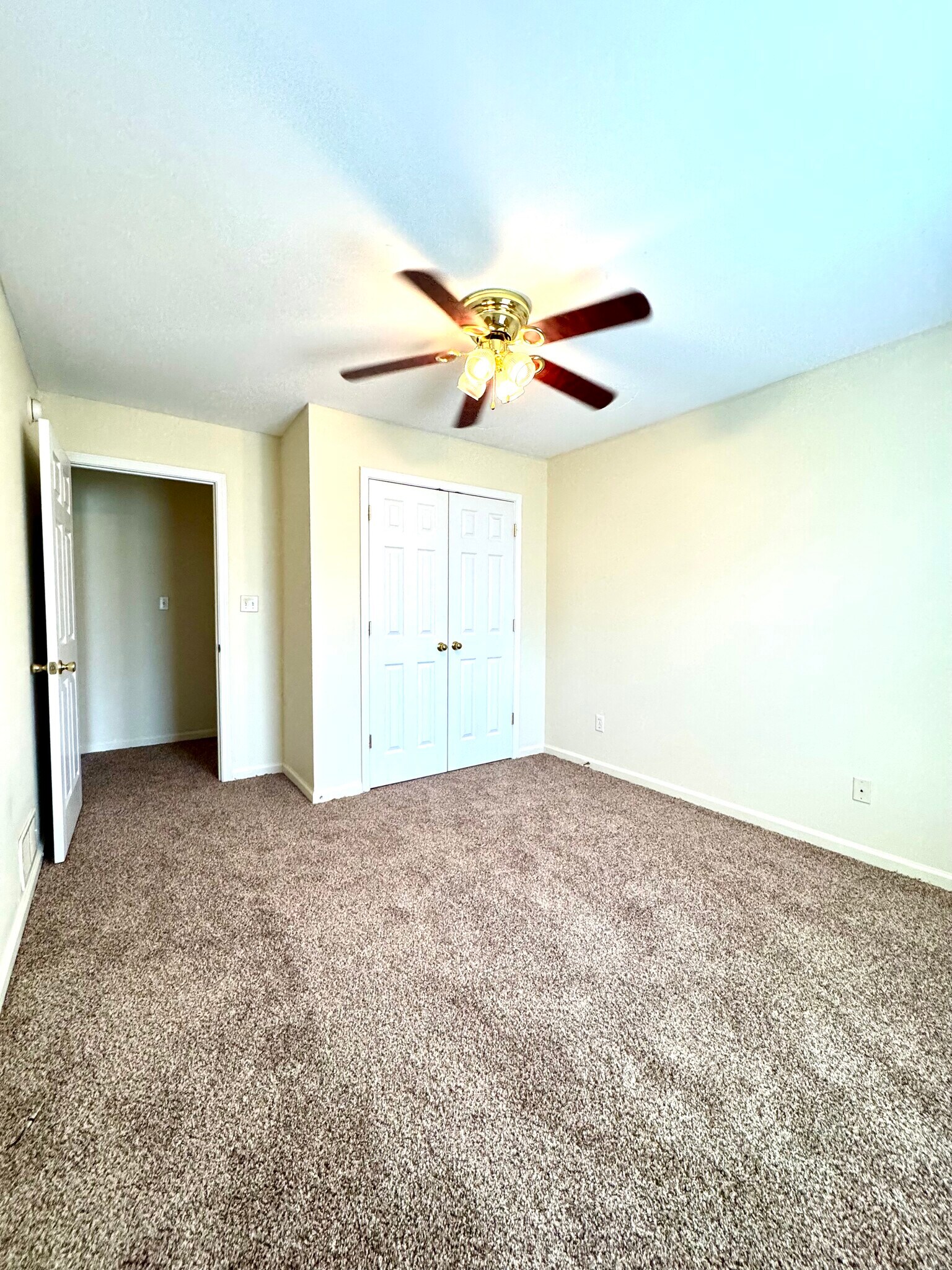 Building Photo - 578 Hampton Way