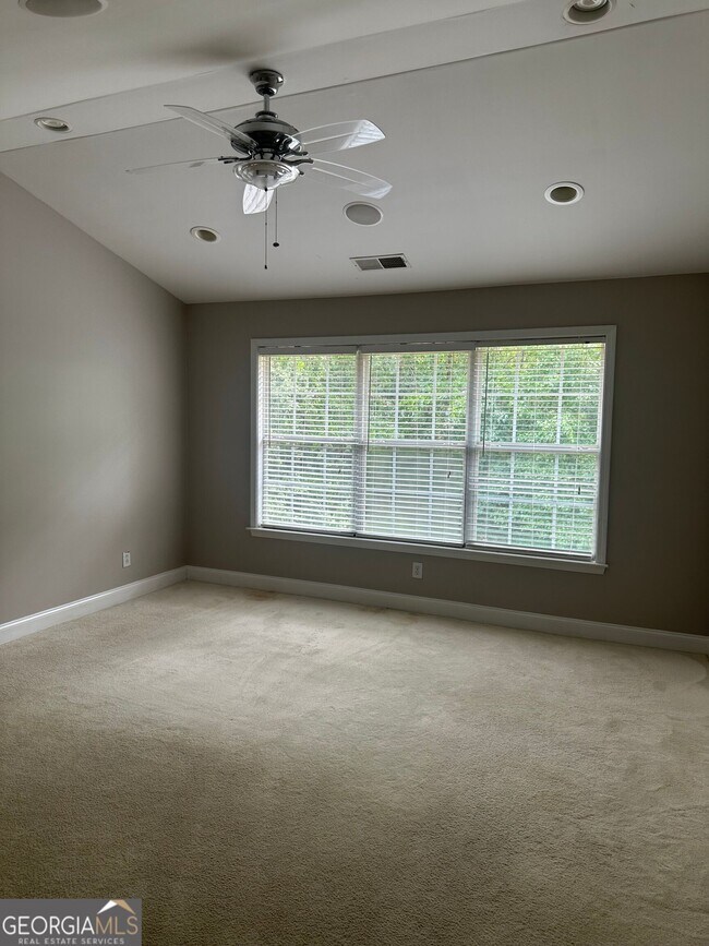 Building Photo - 711 Pine Grove Cir
