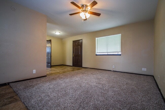 Building Photo - Your Family Home Near Dowtown