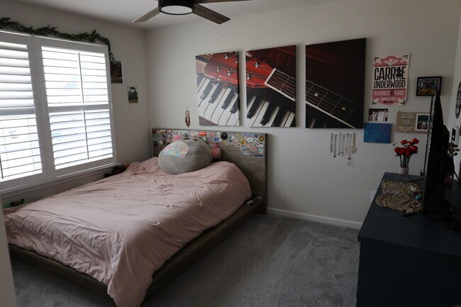 Building Photo - 136 Dogwood Grv Pl
