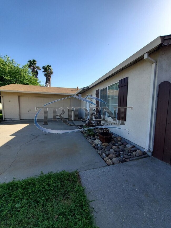 Building Photo - Cute 3 bedroom, 2 bath house