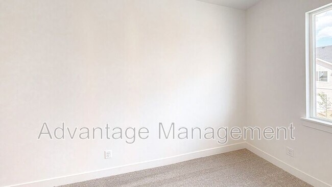 Building Photo - 1583 Stark Dr