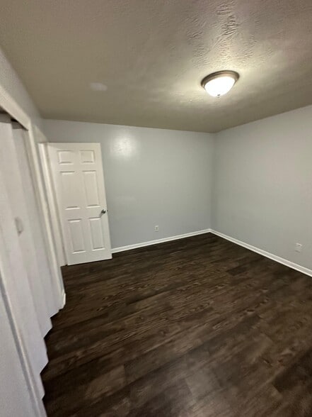 Building Photo - 1625 W 26th St