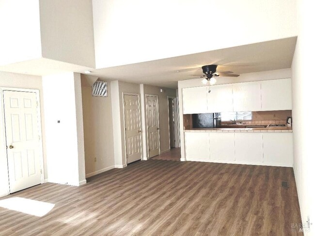 Building Photo - 8 Monterey Ct