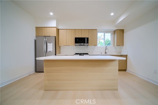 Building Photo - 257 S Ave 54