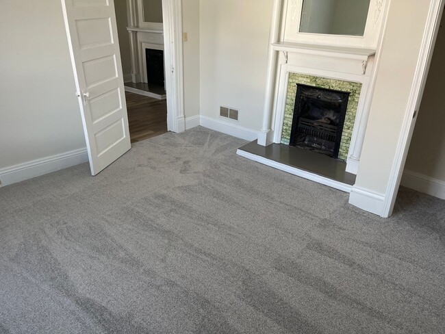 Building Photo - 376 Park Ave