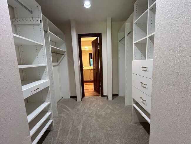 Building Photo - Gorgeous 4 Bedroom Townhome Steps from Boulder Country Club