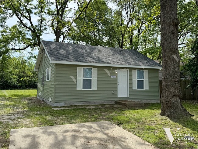 Primary Photo - Charming 3-Bedroom, 1-Bathroom House for R...