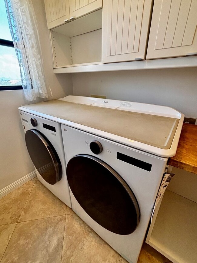 Building Photo - Beautiful La Jolla