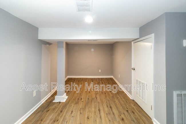 Building Photo - 602 Caswell Ave