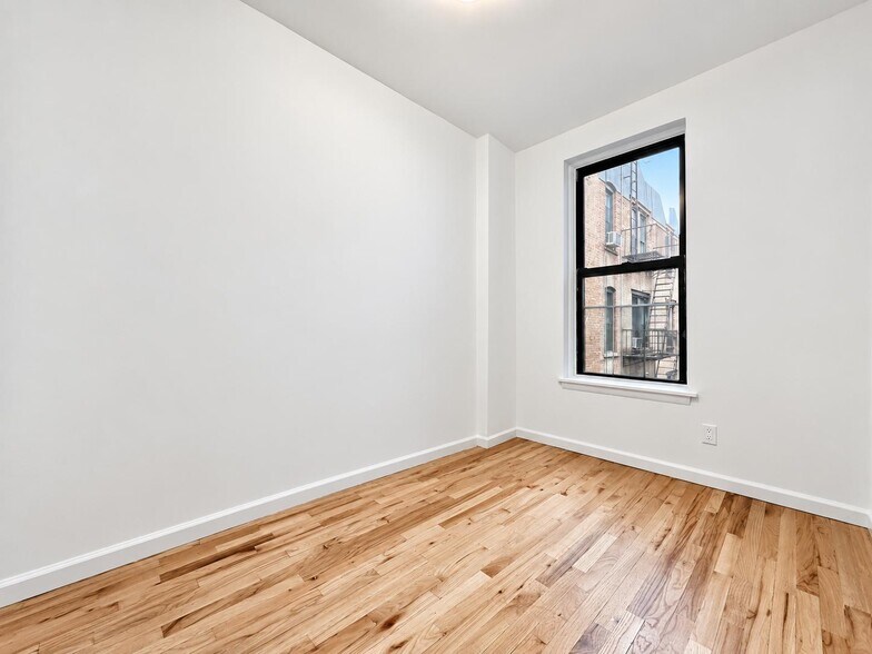 Building Photo - 401 E 68th St