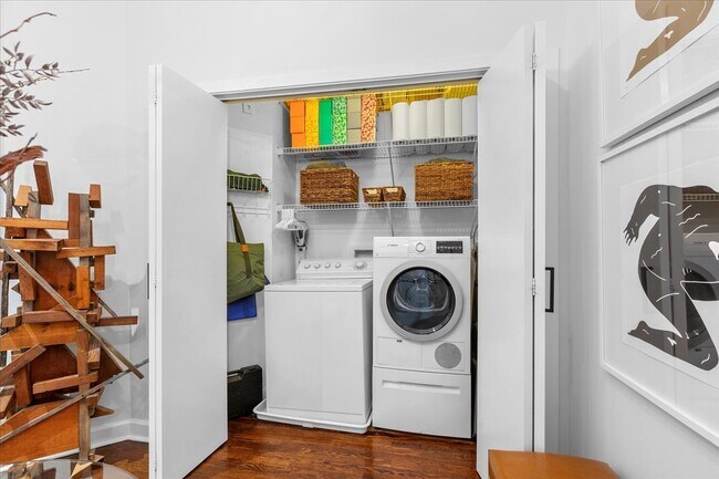 Building Photo - 936 W Madison St