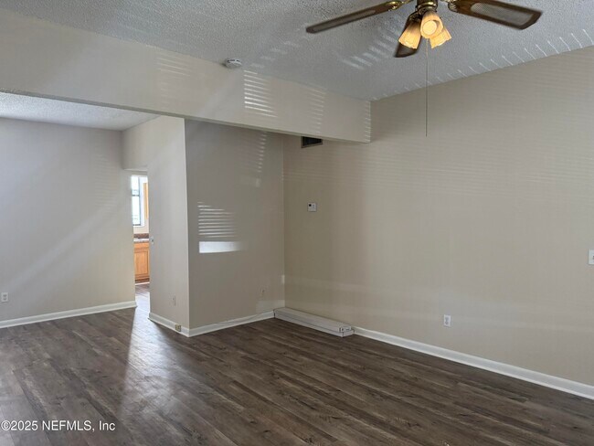 Building Photo - 2545 Oak St