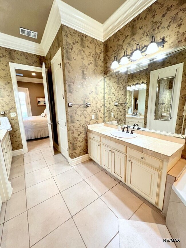 Building Photo - 10945 Angelles Cove