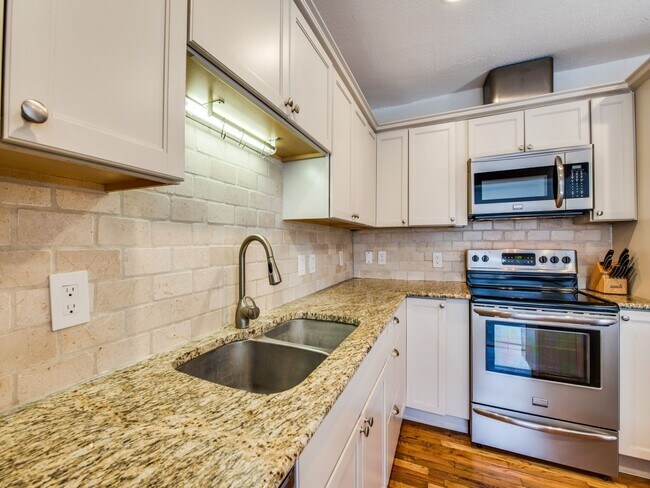 Building Photo - 3 Bedroom in Alamo Height ISD