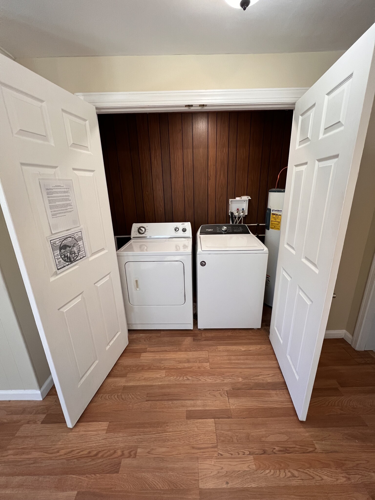 Main floor laundry - 4855 Sandy Point Rd