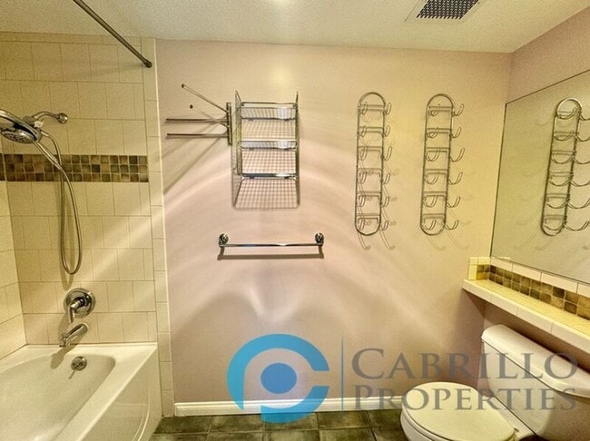 Building Photo - 850 Beech St