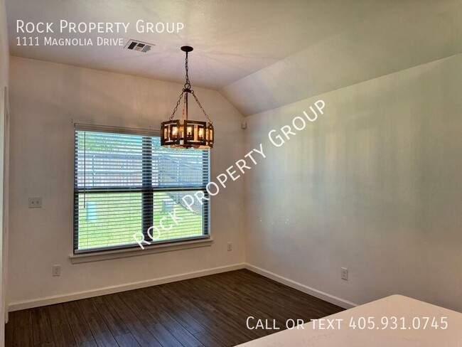 Building Photo - 1111 Magnolia Dr