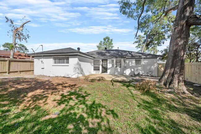 Building Photo - 914 Grand Oaks Dr