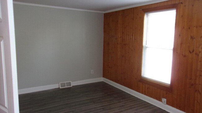 Building Photo - 50 W 108th St