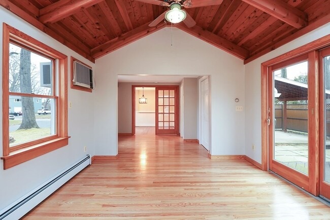 Building Photo - 142 Elmwood Ave