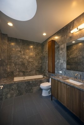 Building Photo - 205 E 59th St