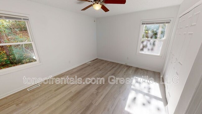 Building Photo - 233 Camelia Circle