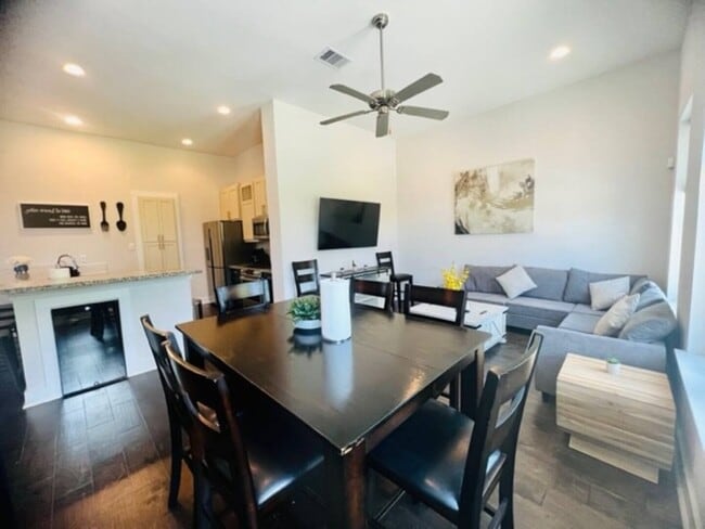 Building Photo - 1518 Tarley St