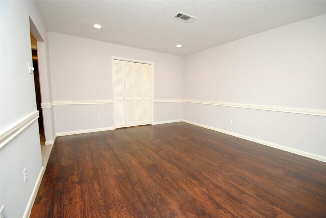 Building Photo - 10659 Northbrook Dr